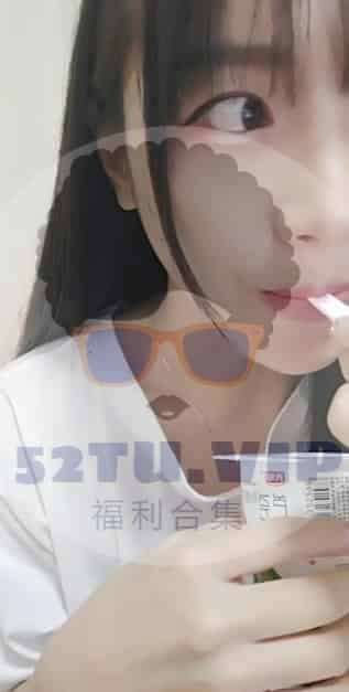 颜值不错的清纯美少女主播少女心9.6凌晨一多大秀插图